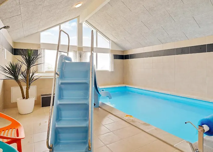 18 Person In בית נופש